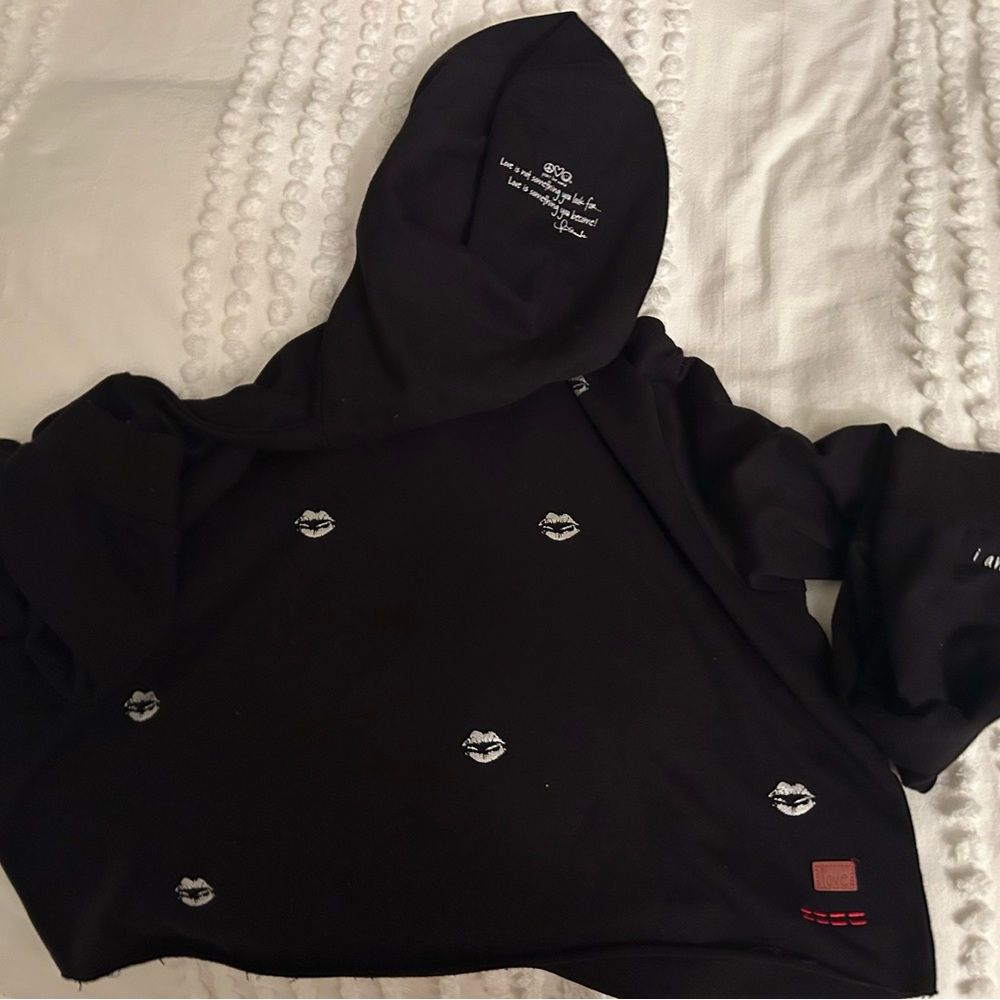 Peace love world lightweight Black Hoodie with Lip embroidery